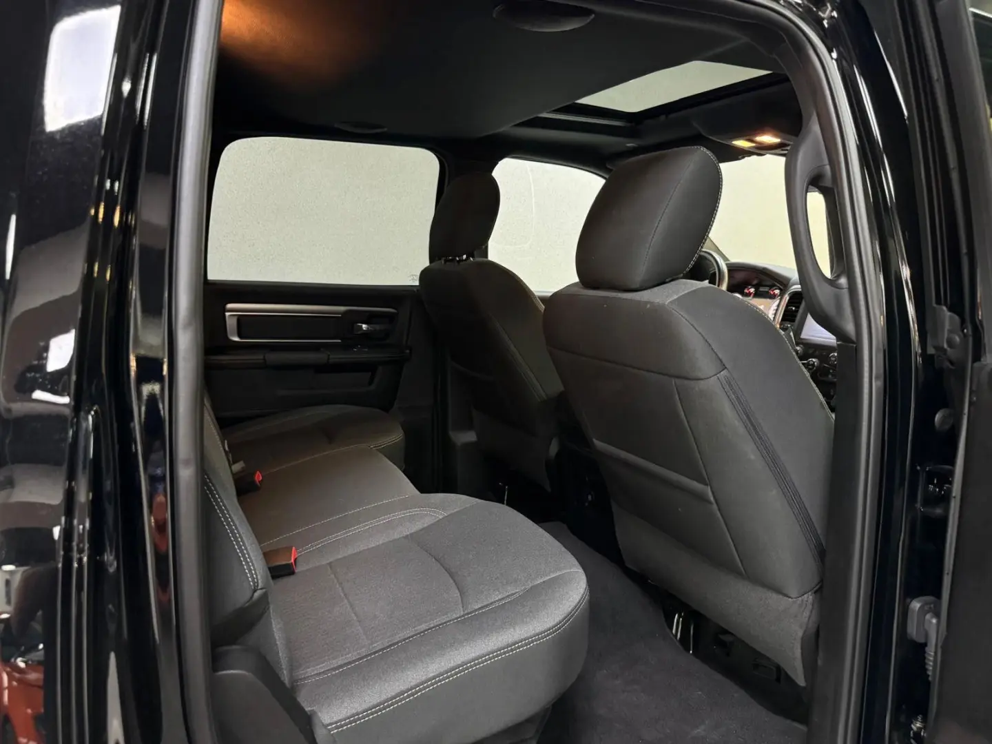 WARLOCK CLASSIC  CREW CAB HEMI 4x4 AUS 1.HAND