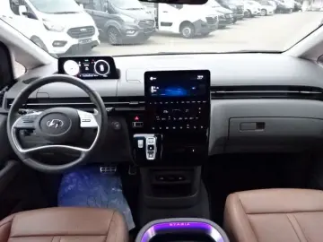 Hyundai Staria 177PS Autm. Signature 4WD