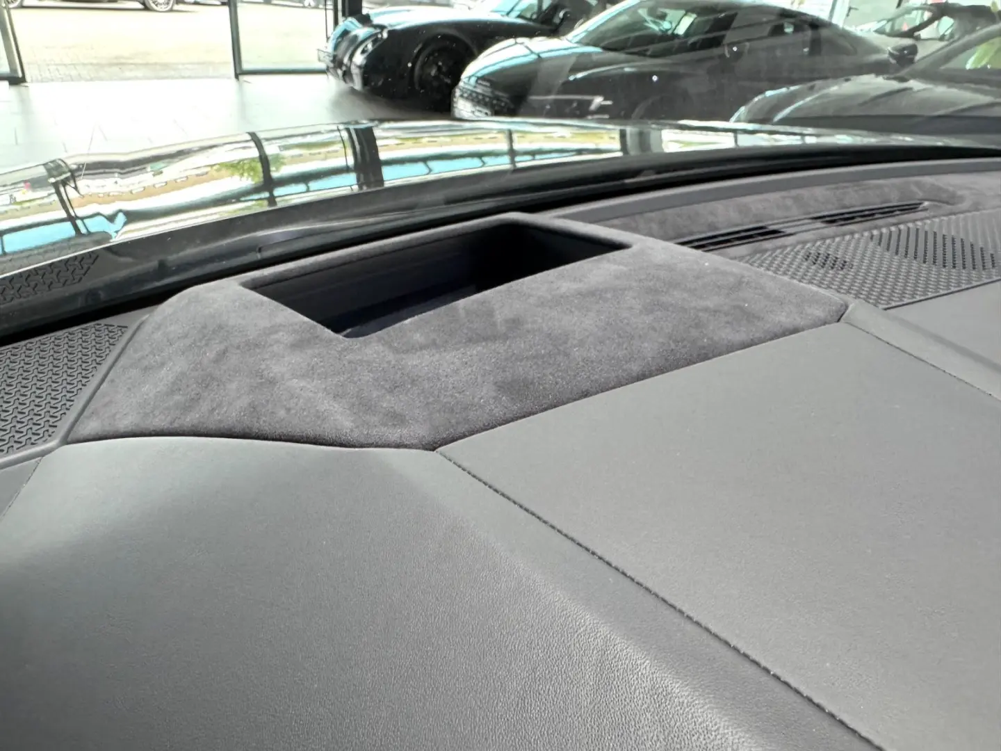 Lamborghini URUS 4.0 V8 CARBON ADAS MASSAGE PANO 23