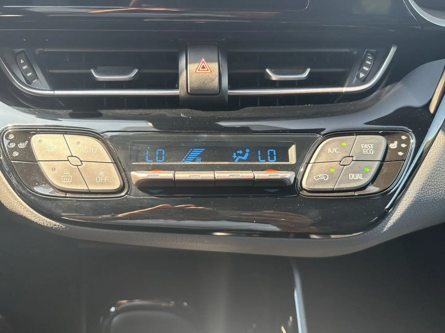 C-HR Hybrid Team D SPURHALTEASSISTENT+KAMERA+LED