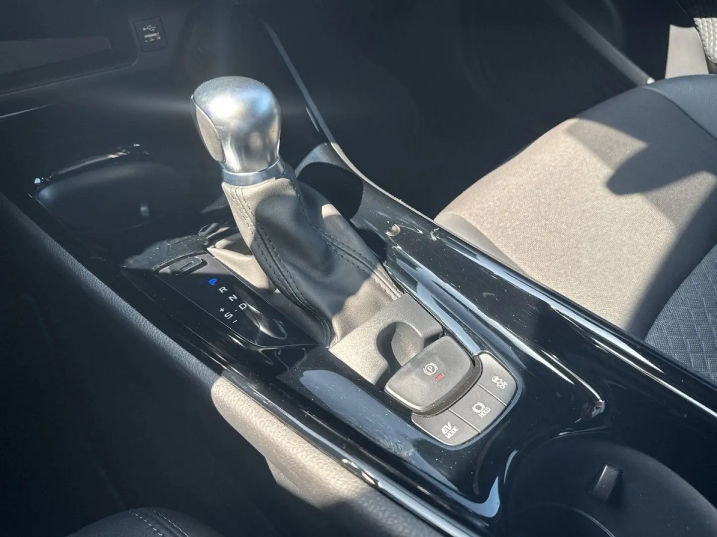 C-HR Hybrid Team D SPURHALTEASSISTENT+KAMERA+LED