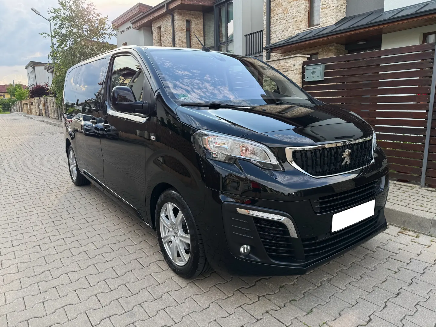 Peugeot Traveller L2 Active 2.0 HDI 150 CP 8 LOCURI