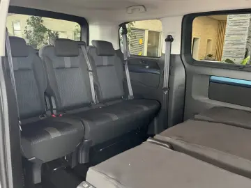 Peugeot Traveller L2 Active 2.0 HDI 150 CP 8 LOCURI