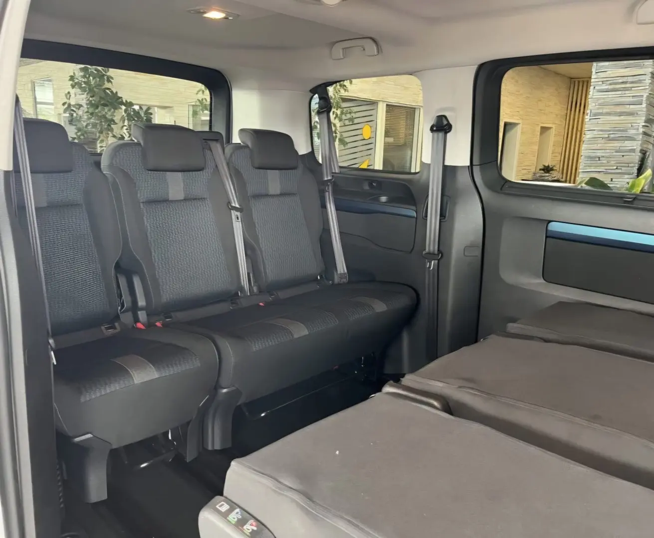 Peugeot Traveller L2 Active 2.0 HDI 150 CP 8 LOCURI