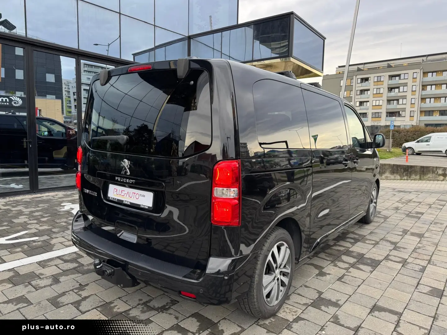 Peugeot Traveller L2 Active 2.0 HDI 150 CP 8 LOCURI