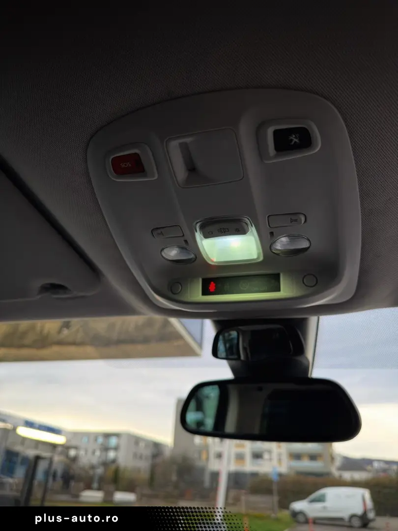 Peugeot Traveller L2 Active 2.0 HDI 150 CP 8 LOCURI