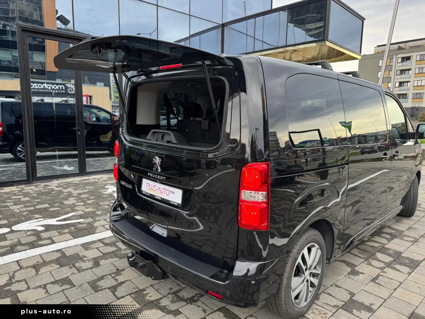 Peugeot Traveller L2 Active 2.0 HDI 150 CP 8 LOCURI