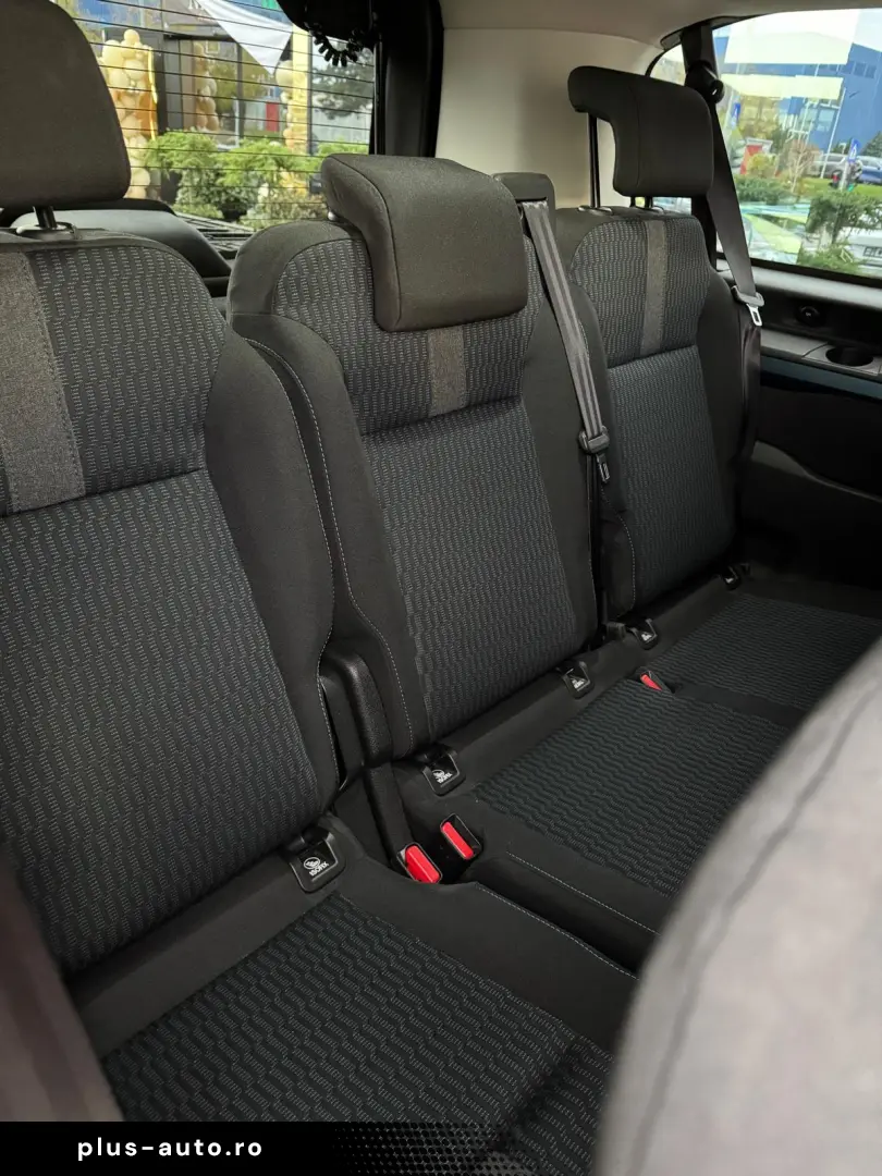 Peugeot Traveller L2 Active 2.0 HDI 150 CP 8 LOCURI