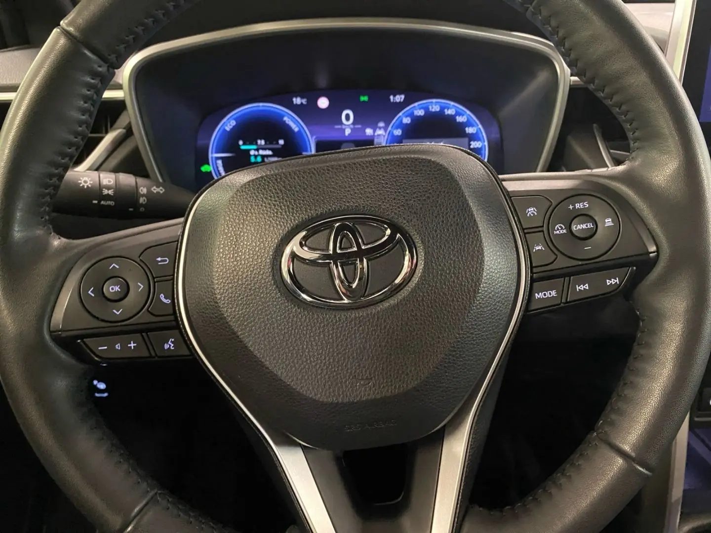 Corolla Cross Hybrid 2.0i Lounge*Leder*Navi*Pano