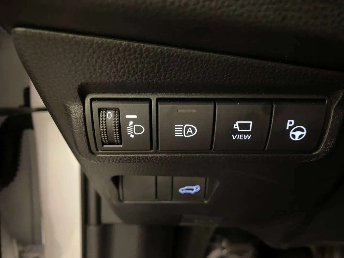 Corolla Cross Hybrid 2.0i Lounge*Leder*Navi*Pano