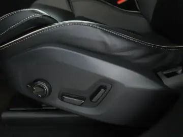 XC60 2.0 T6 Plug-in Hybrid R Design AWD Aut.*LED
