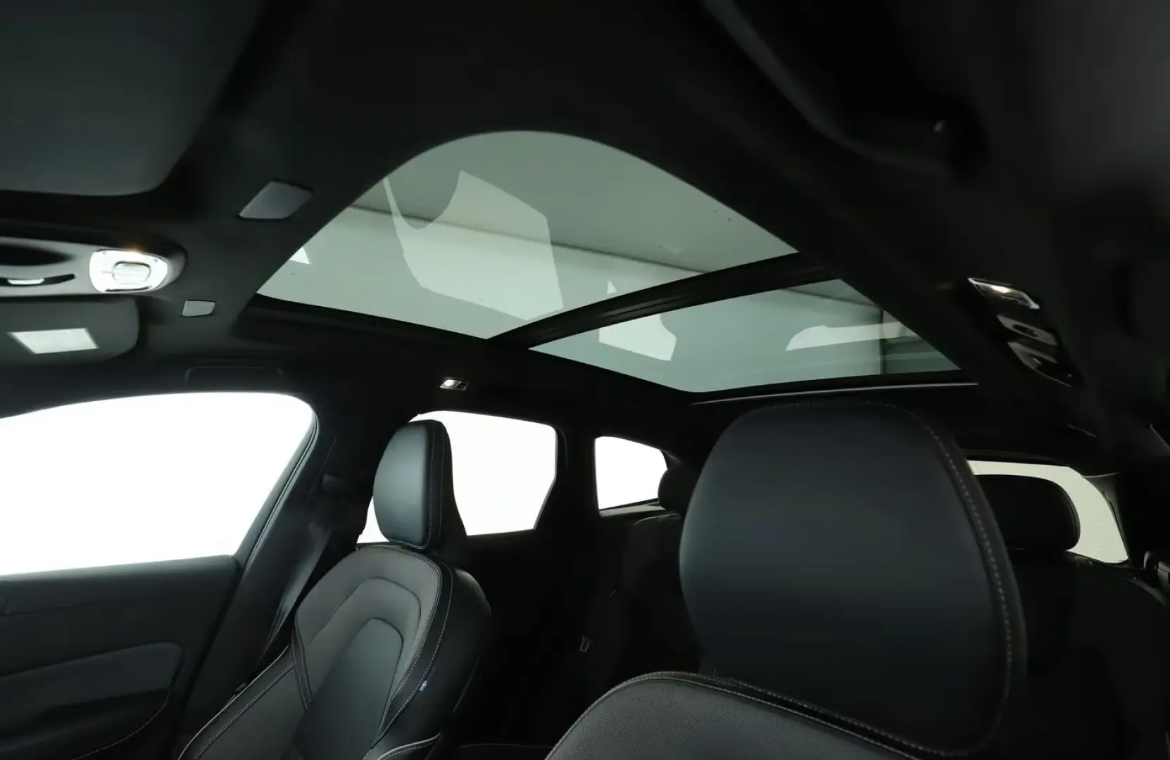 XC60 2.0 T6 Plug-in Hybrid R Design AWD Aut.*LED