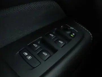 XC60 2.0 T6 Plug-in Hybrid R Design AWD Aut.*LED
