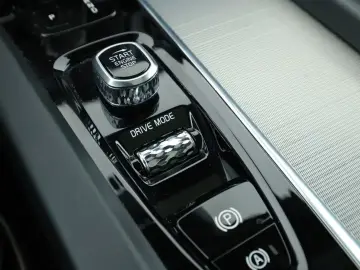 XC60 2.0 T6 Plug-in Hybrid R Design AWD Aut.*LED