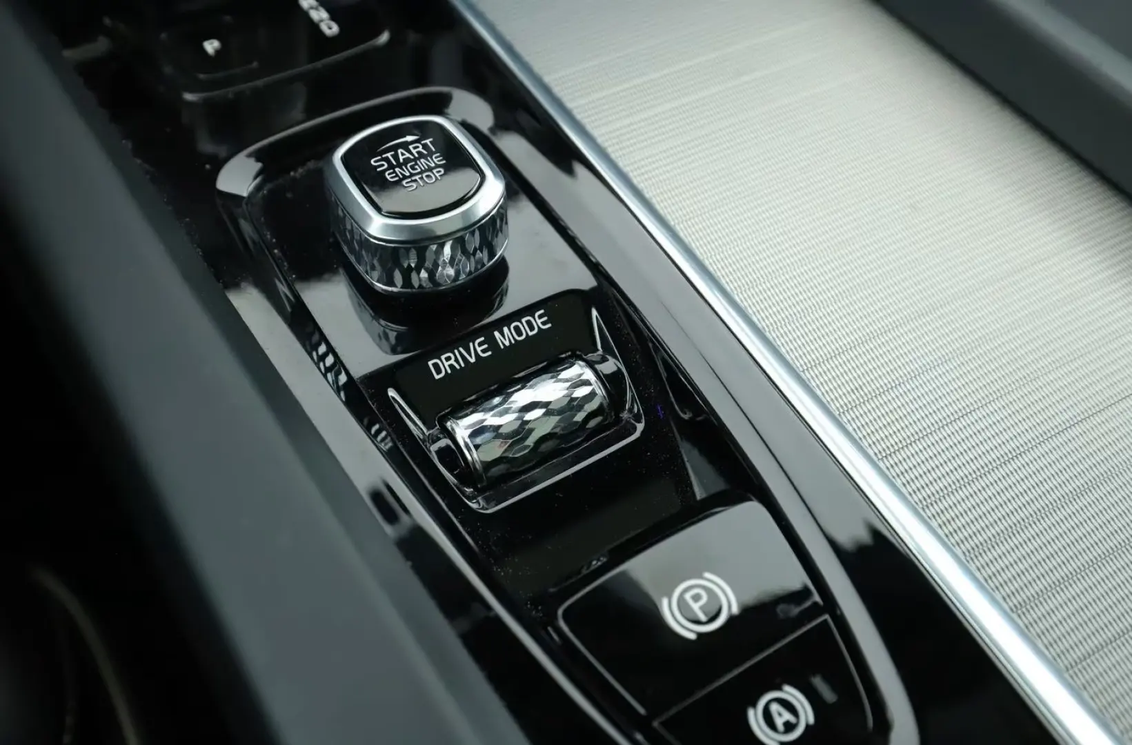 XC60 2.0 T6 Plug-in Hybrid R Design AWD Aut.*LED