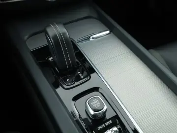 XC60 2.0 T6 Plug-in Hybrid R Design AWD Aut.*LED
