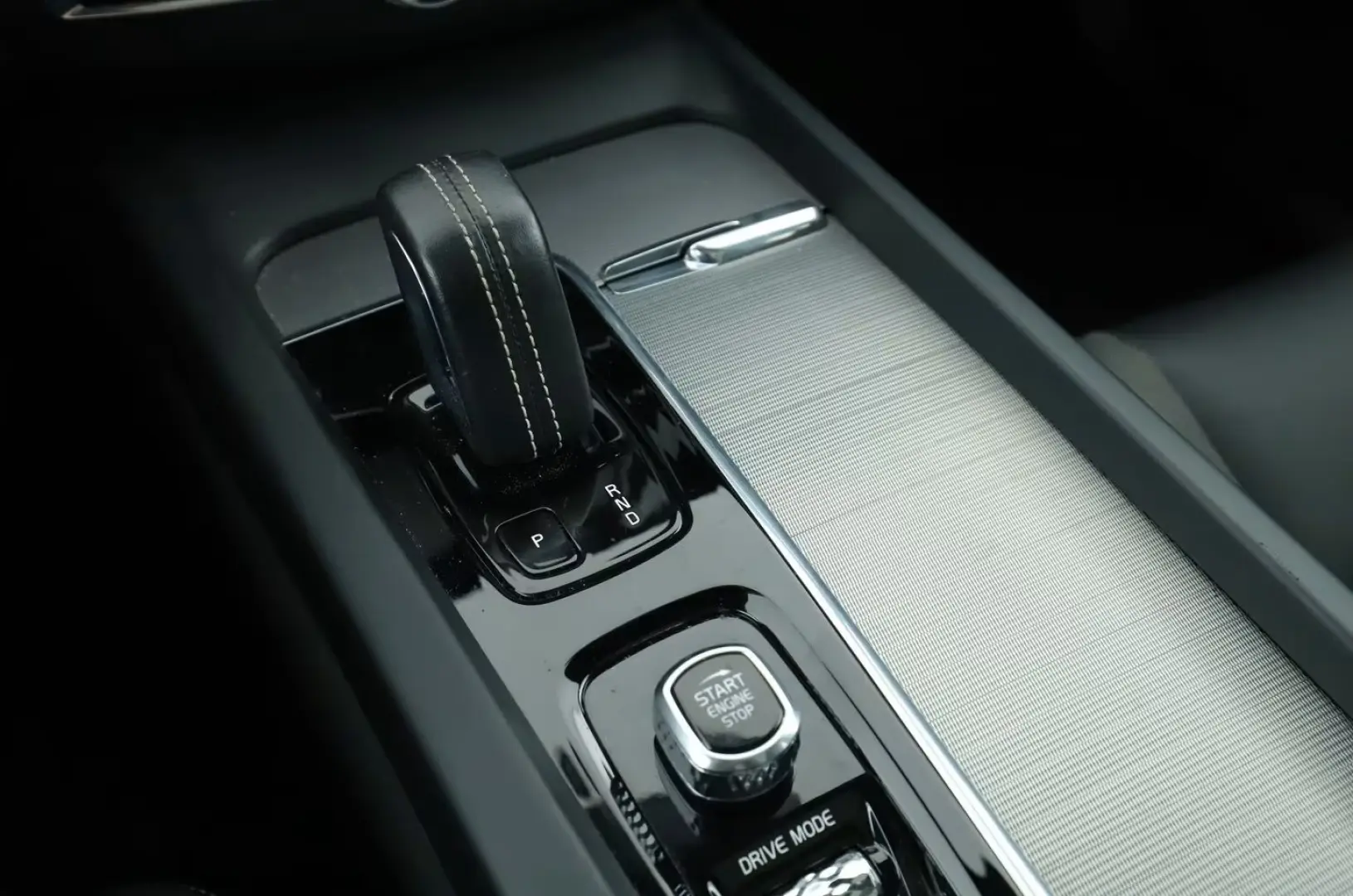 XC60 2.0 T6 Plug-in Hybrid R Design AWD Aut.*LED