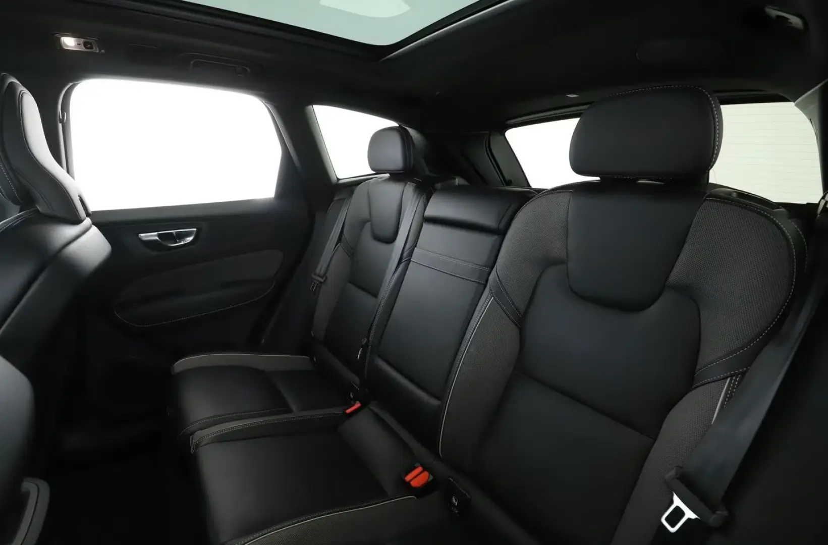 XC60 2.0 T6 Plug-in Hybrid R Design AWD Aut.*LED