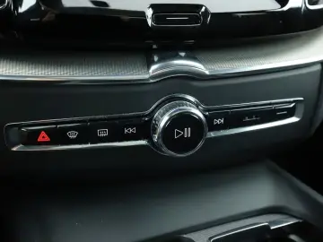 XC60 2.0 T6 Plug-in Hybrid R Design AWD Aut.*LED
