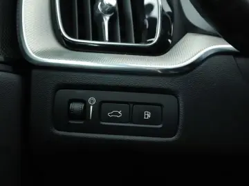 XC60 2.0 T6 Plug-in Hybrid R Design AWD Aut.*LED
