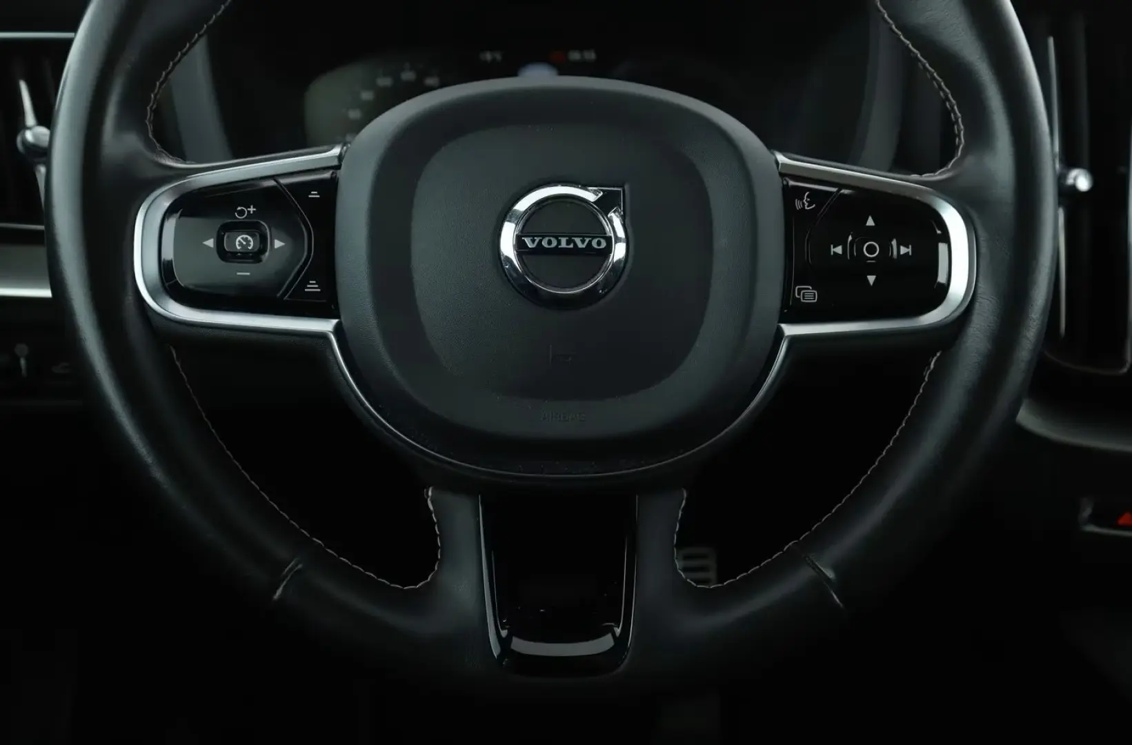 XC60 2.0 T6 Plug-in Hybrid R Design AWD Aut.*LED