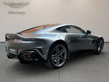 V8 Vantage