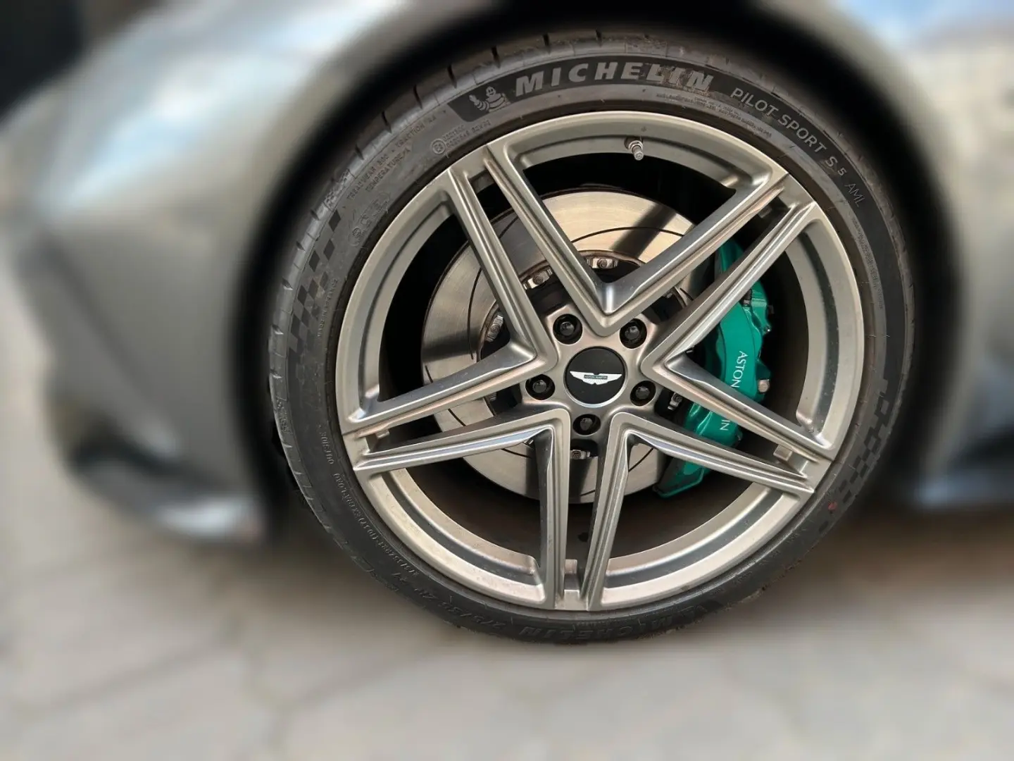 V8 Vantage