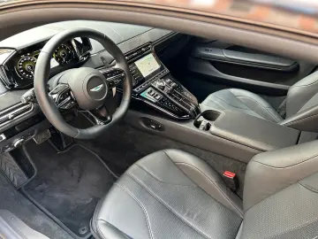 V8 Vantage