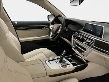 740d xDrive DrivAssProf+Innovation+Komfortsitze
