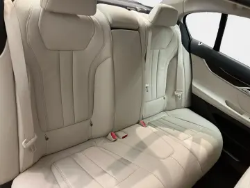 740d xDrive DrivAssProf+Innovation+Komfortsitze