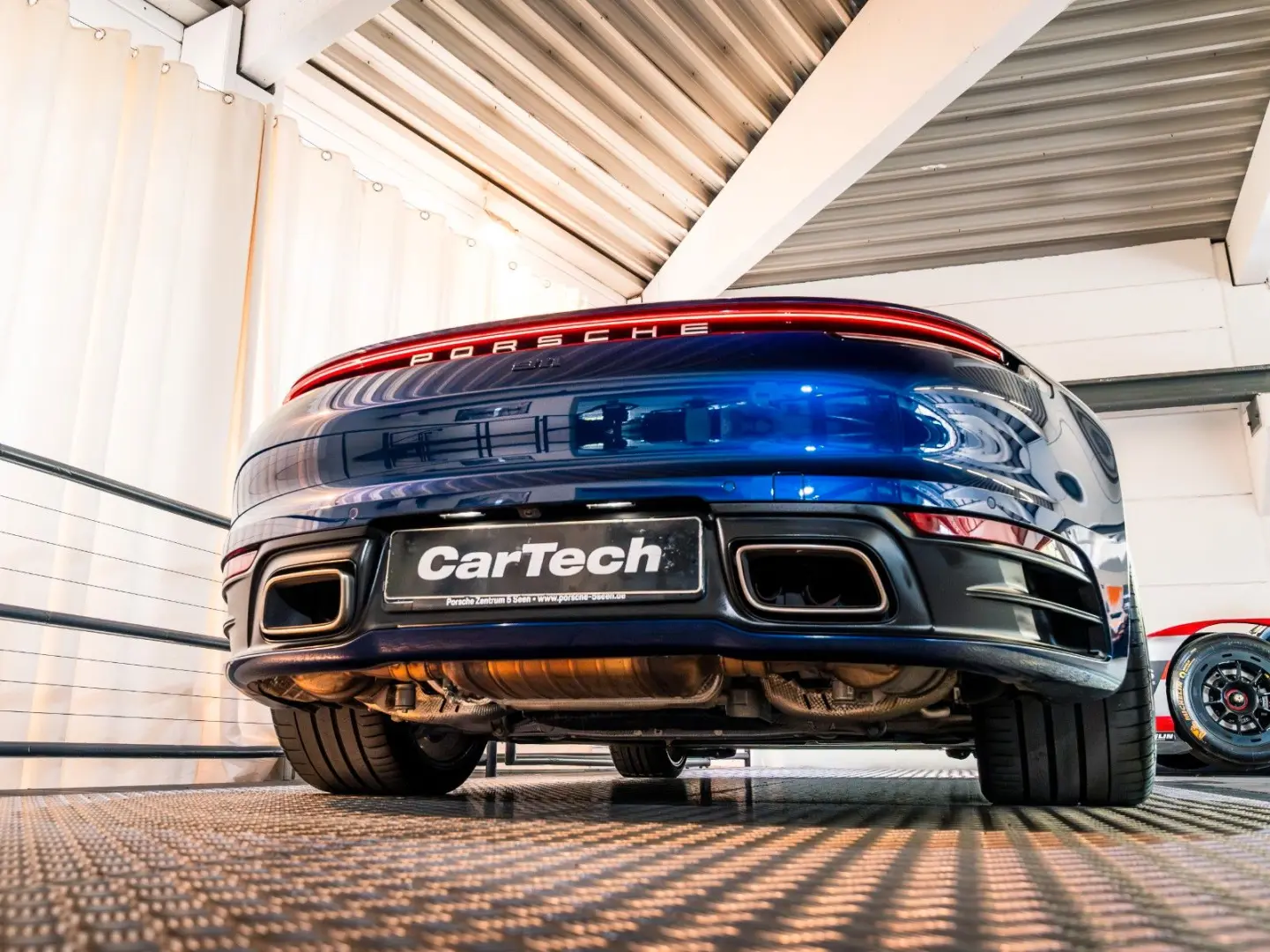 911 Carrera 4  Approved