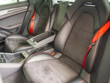 Porsche Panamera 4 GTS