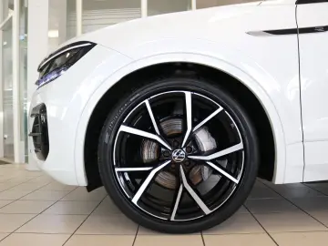 Touareg 2x R-Line Black Style Luft AHK STHZ Pano