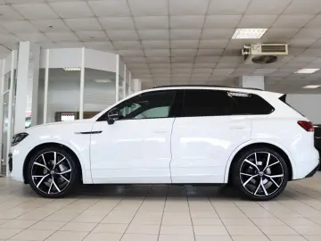 Touareg 2x R-Line Black Style Luft AHK STHZ Pano