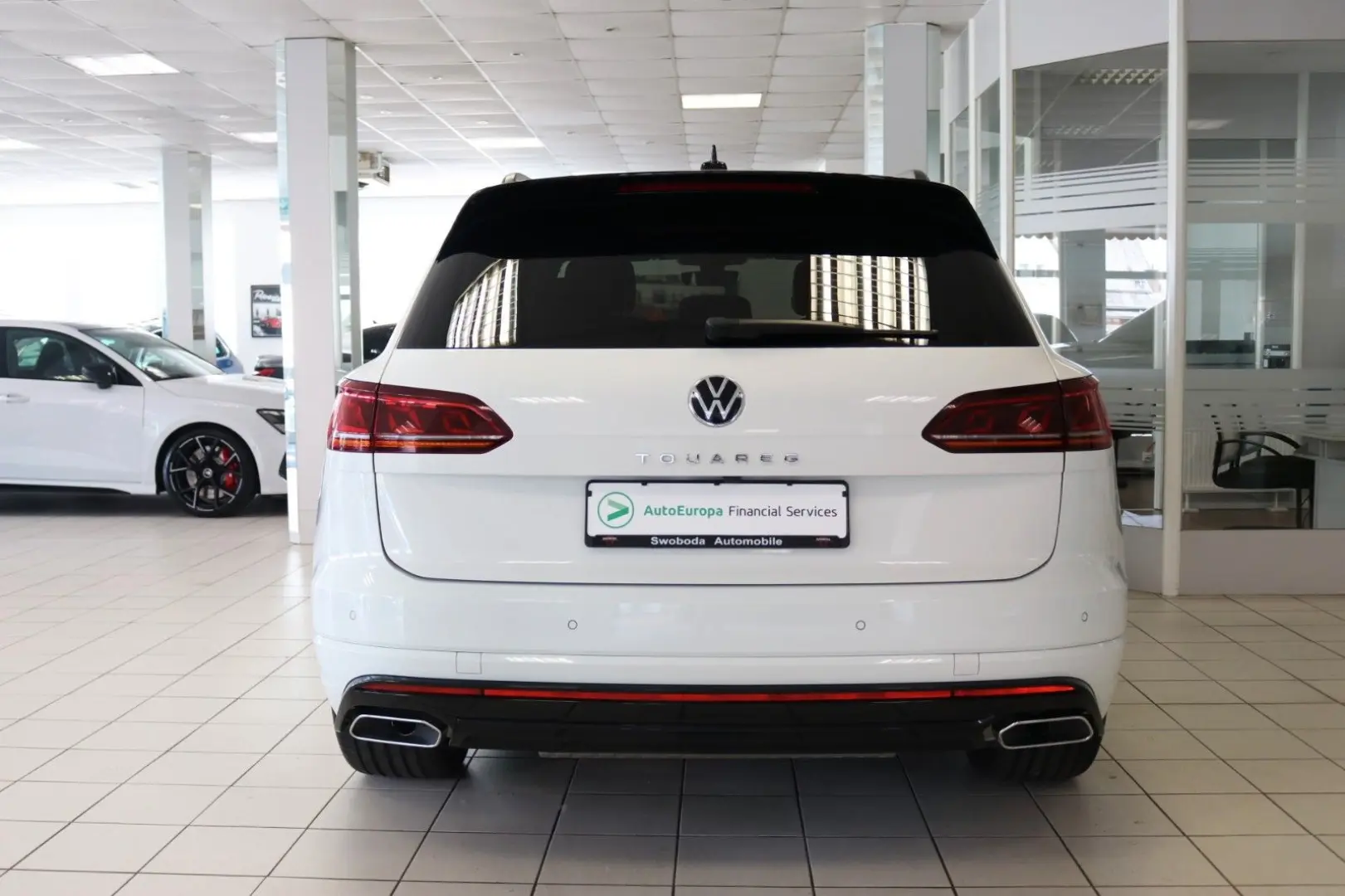 Touareg 2x R-Line Black Style Luft AHK STHZ Pano