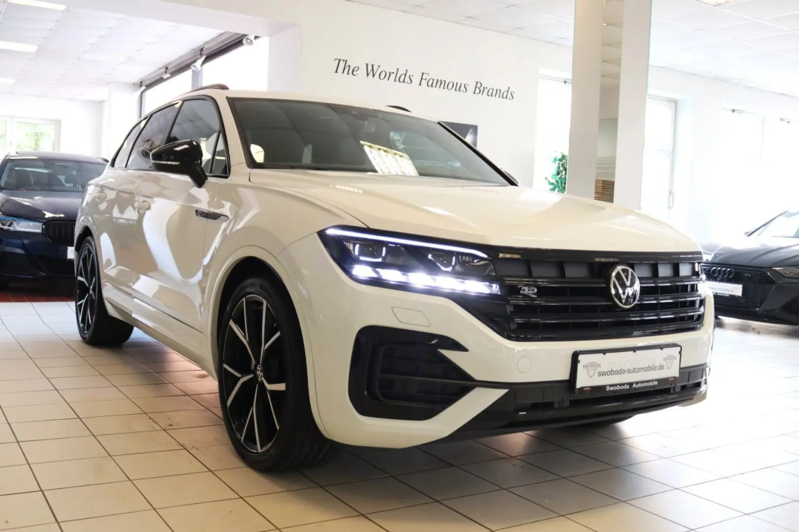 Touareg 2x R-Line Black Style Luft AHK STHZ Pano