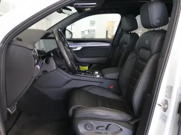 Touareg 2x R-Line Black Style Luft AHK STHZ Pano