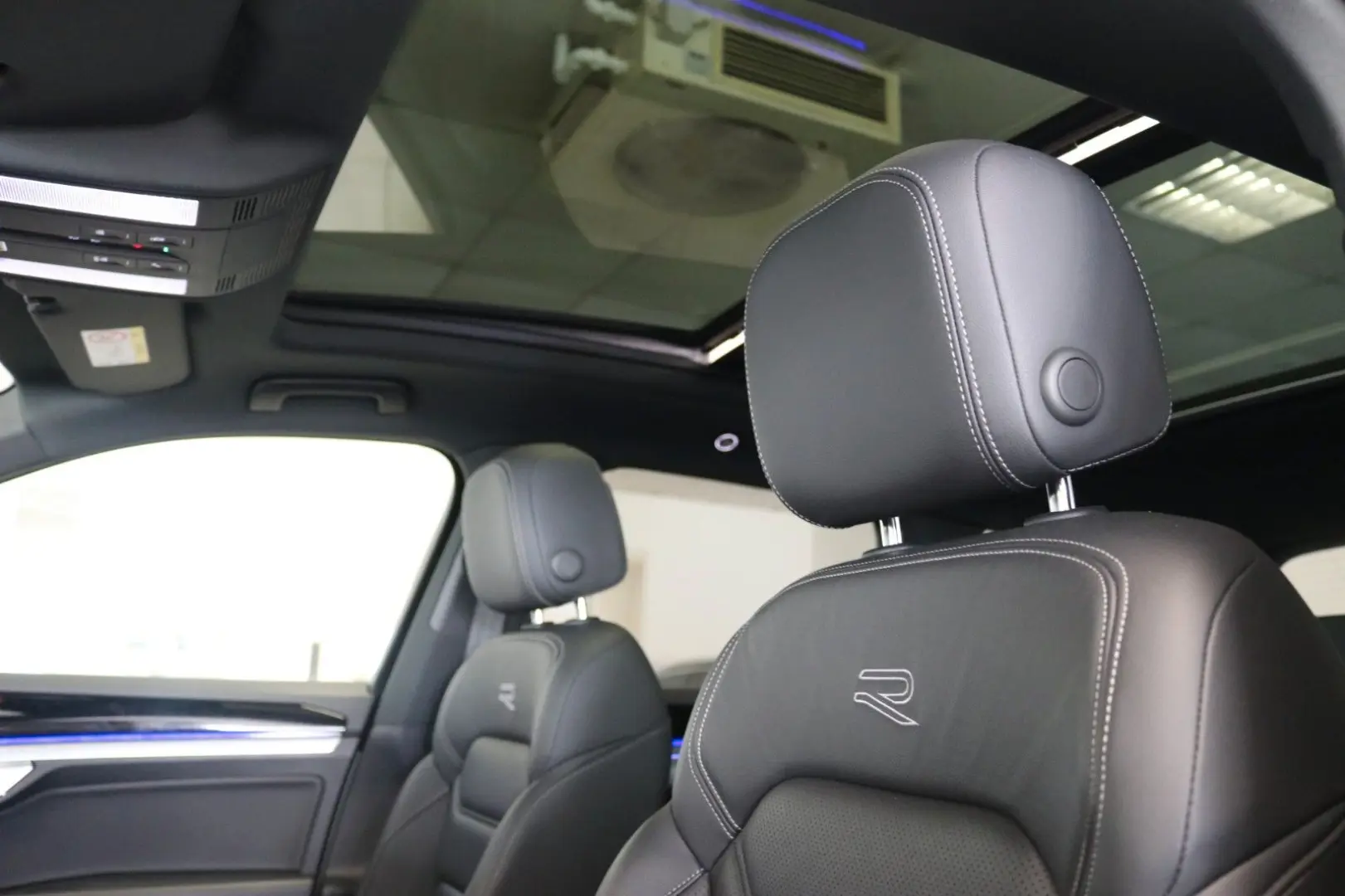 Touareg 2x R-Line Black Style Luft AHK STHZ Pano