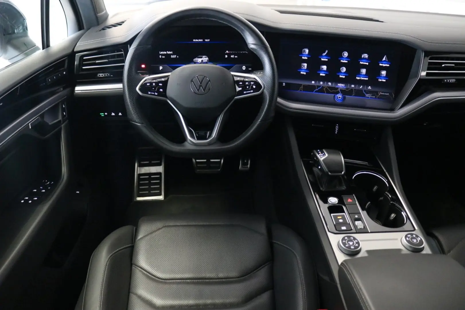 Touareg 2x R-Line Black Style Luft AHK STHZ Pano
