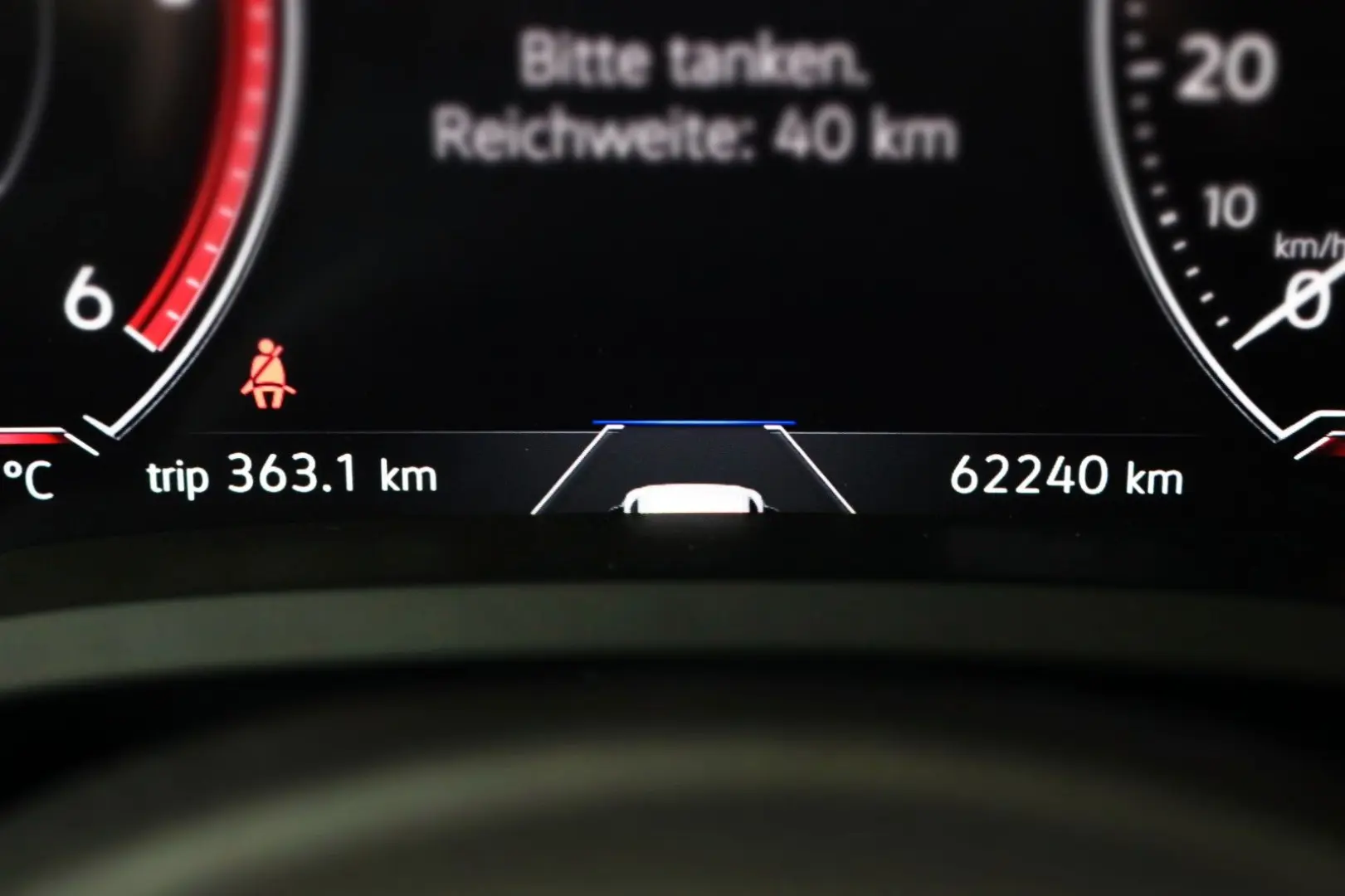 Touareg 2x R-Line Black Style Luft AHK STHZ Pano