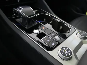 Touareg 2x R-Line Black Style Luft AHK STHZ Pano