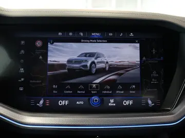 Touareg 2x R-Line Black Style Luft AHK STHZ Pano