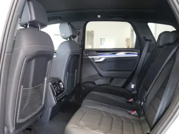 Touareg 2x R-Line Black Style Luft AHK STHZ Pano