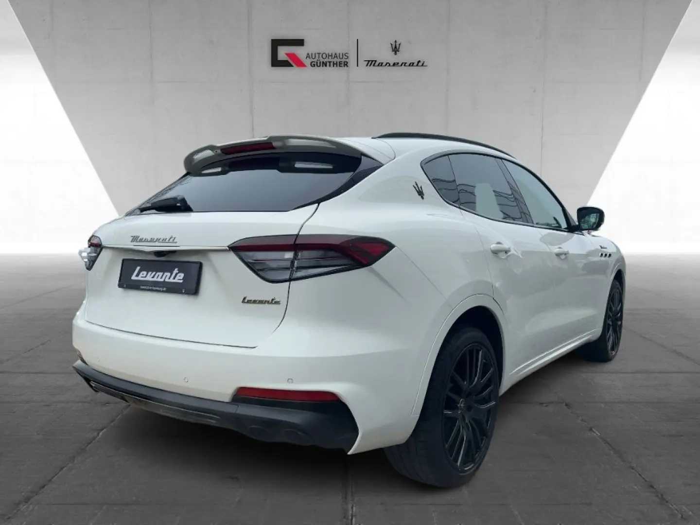 Levante Modena S 430PS Bianco&Nero/Top-Options