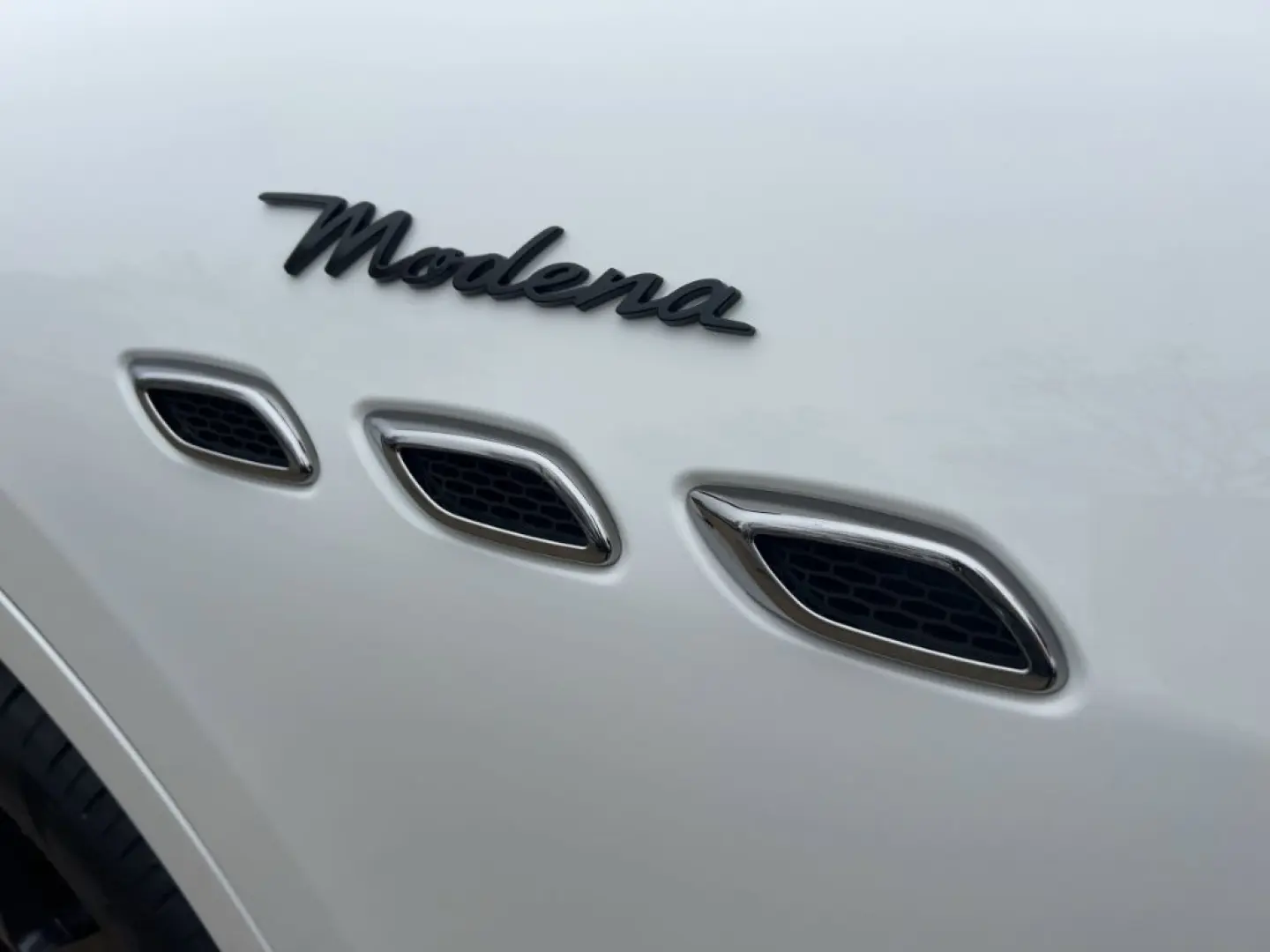 Levante Modena S 430PS Bianco&Nero/Top-Options