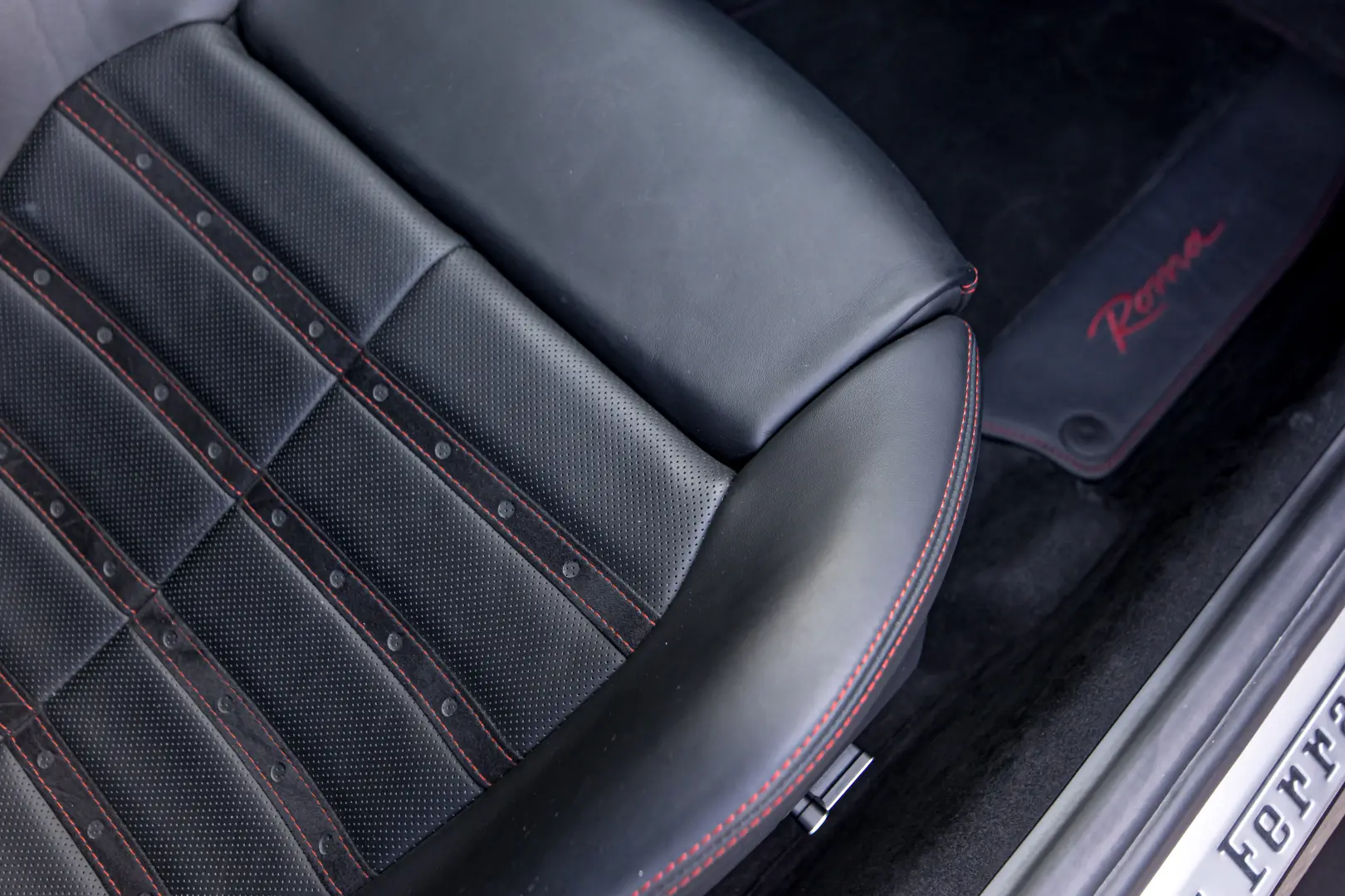 Ferrari Roma 2022 Passanger Display