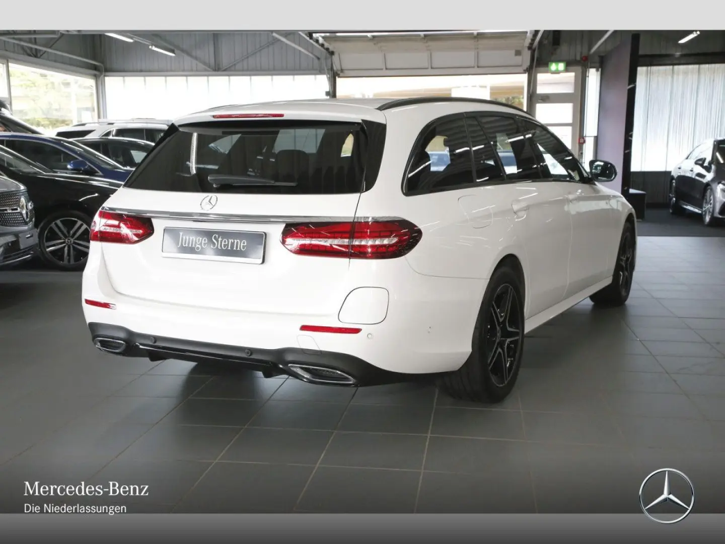 E 300 de 4M T 2x AMG/NIGHT/PANO/Fahrass/Burmest