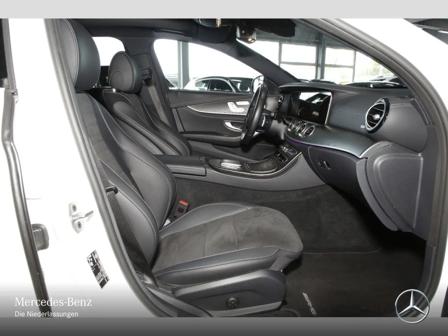 E 300 de 4M T 2x AMG/NIGHT/PANO/Fahrass/Burmest