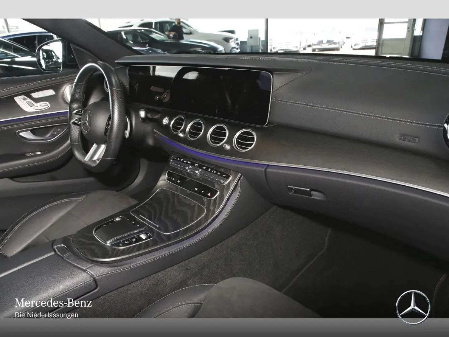 E 300 de 4M T 2x AMG/NIGHT/PANO/Fahrass/Burmest