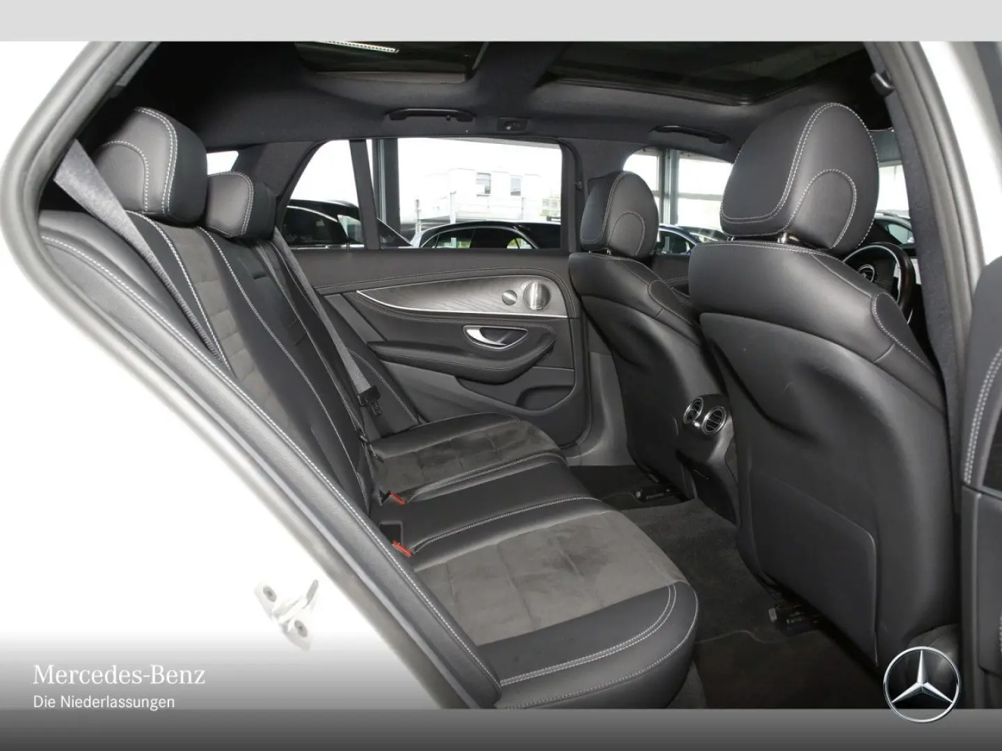 E 300 de 4M T 2x AMG/NIGHT/PANO/Fahrass/Burmest